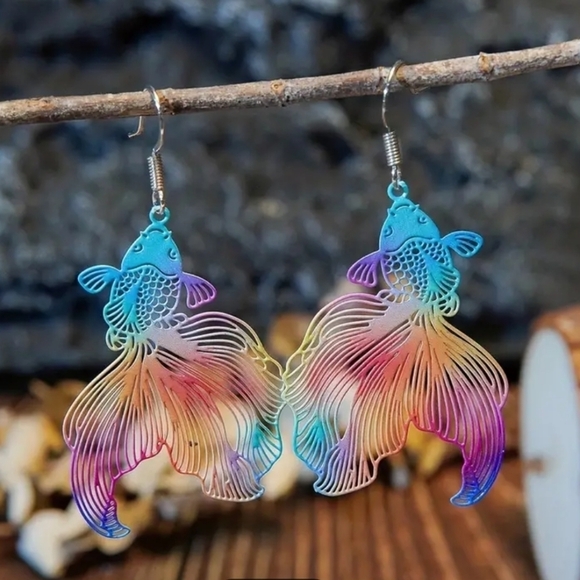 New HANGING EARRING FISH TAIL DESIGN - Picture 2 of 6